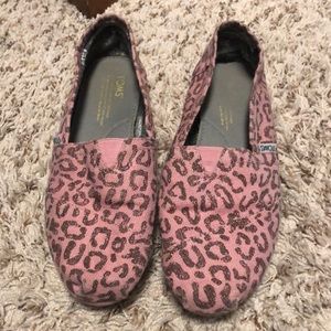 Toms pink leopard classic shoes